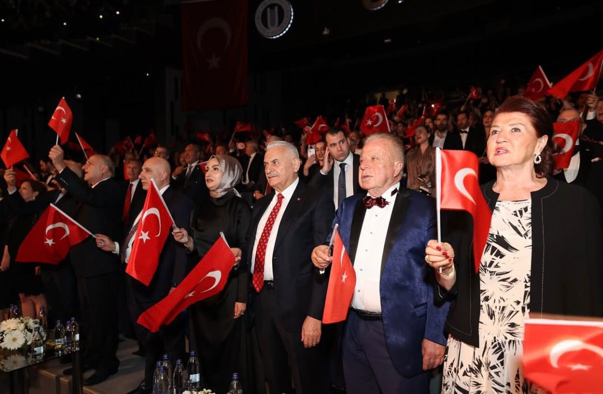 3 yıldönümünü aynı gecede kutladık!